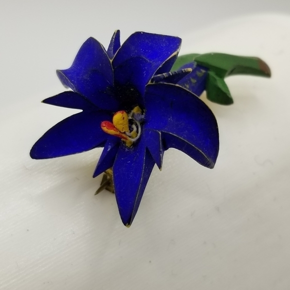 Gentian Violet Lily Mid Century Brooch Pin 30s Painted C Hook Closure Blue Vtg - Picture 3 of 12